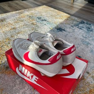 Nike Daybreak Women’s Sneakers Summit White & University Red Shoe